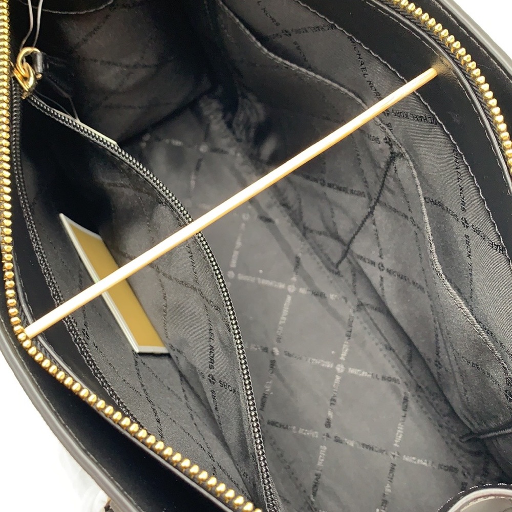 MICHAEL KORS SHEILA MEDIUM
CENTER ZIP SATCHEL CROSSBODY
BLACK COLOR - Picture 12 of 16